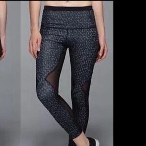 Lululemon printed Leggings “Running  in the City” cropped 23”